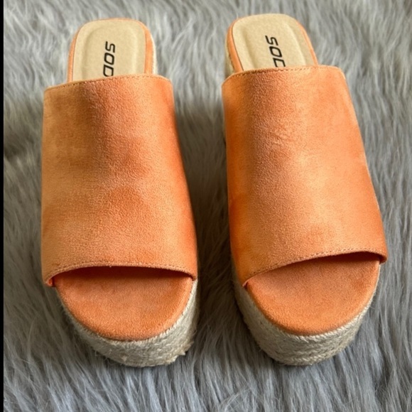 Soda Wedge Sandals Womens Size 8 1/2 Orange Open Toe Slip On Heeled Shoes - Picture 3 of 6